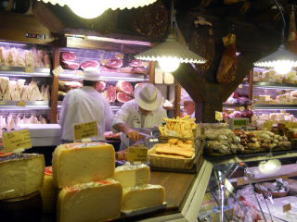 イタリア・３都市のんびり紀行（中世の街ボローニャの市場を探訪）